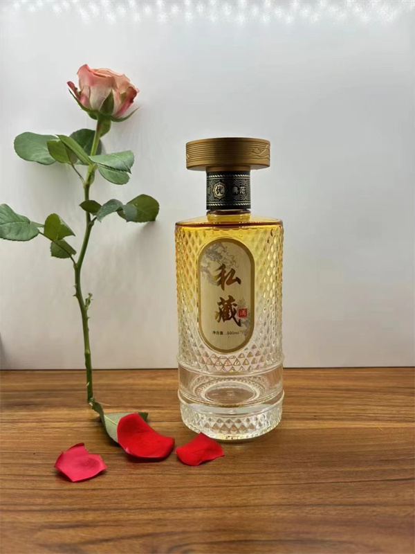 優(yōu)質晶白料玻璃酒瓶